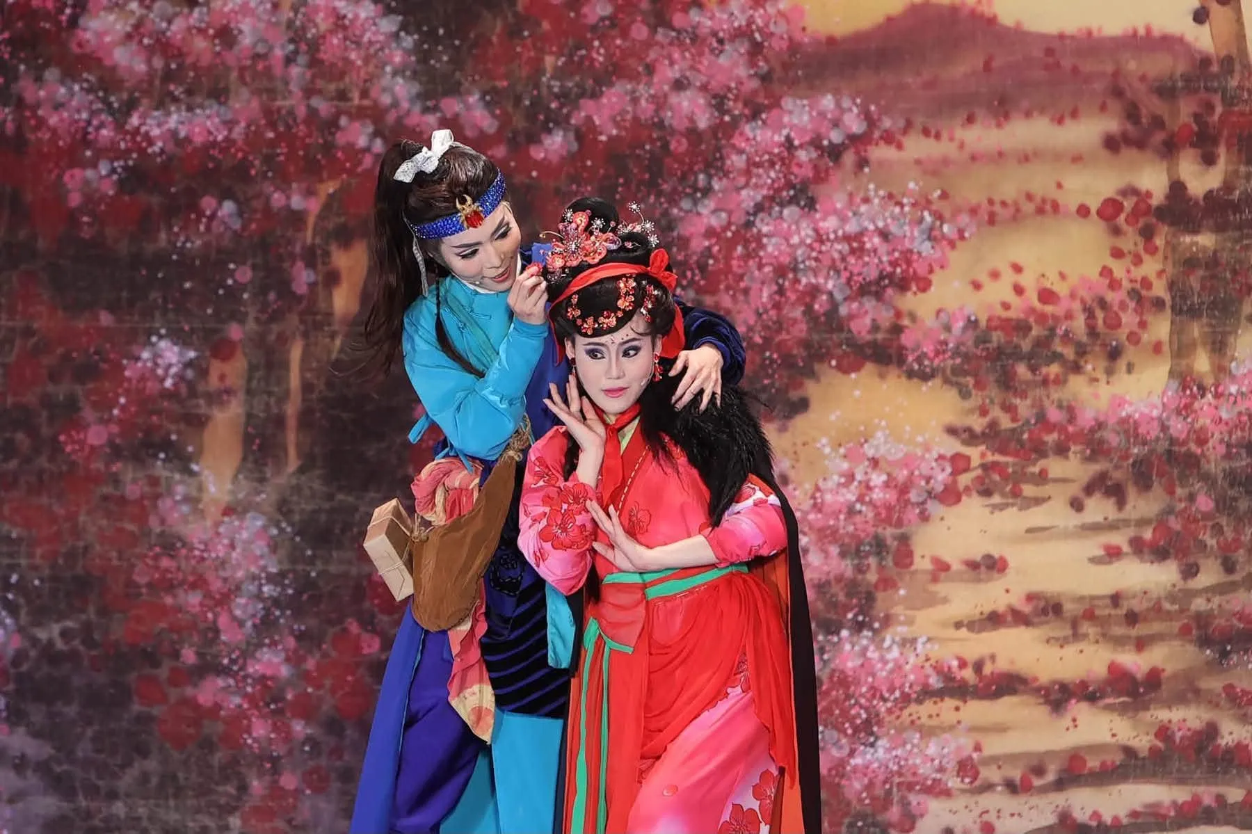 明華園公演出意外！　孫翠鳳女兒「台上癲癇倒地」緊急送醫