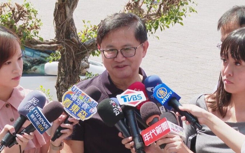 童子賢今前往天玉里投公投案受訪。