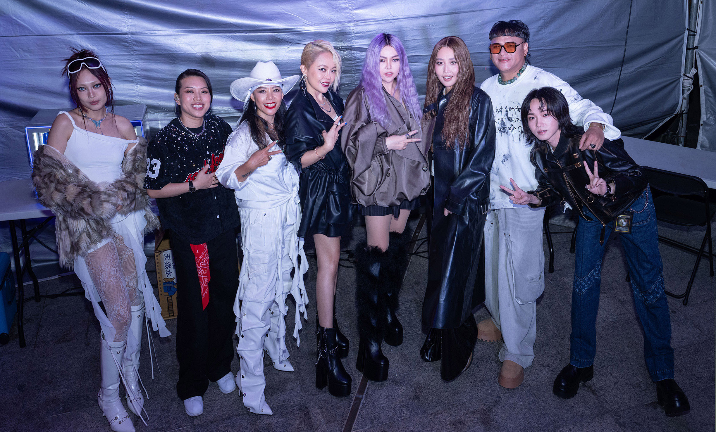 張惠妹(阿妹)率領群星回台東家鄉,在〈東!帶我走〉演唱會嗨唱。(台東縣政府提供)