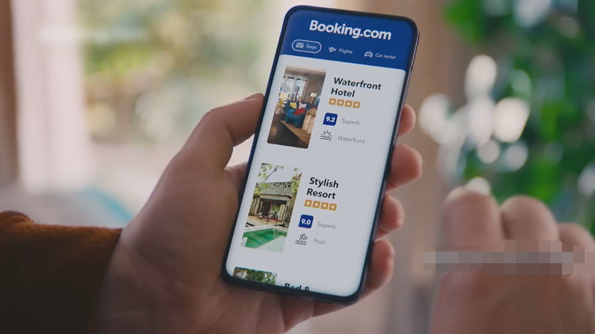 「Booking.com」遭西班牙當局判定涉嫌「濫用市場主導地位」,並開出4.1億歐元鉅額罰單。(翻攝自Booking.com YouTube)