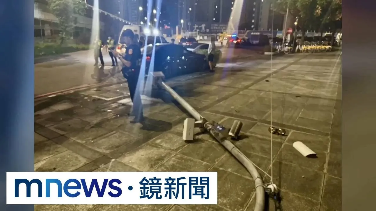 毒駕開車撞變噴泉！　鏡頭君被撞「猛烈搖晃」