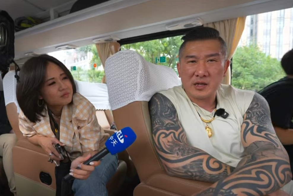 館長前往中國旅遊,在兩岸掀起多個話題。(翻攝自YouTube@ 館長惡名昭彰)