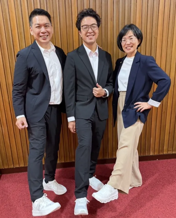 漏網鏡頭／立院開議日沈伯洋蘇巧慧穿同款新跑鞋　原因洩51戰隊好感情