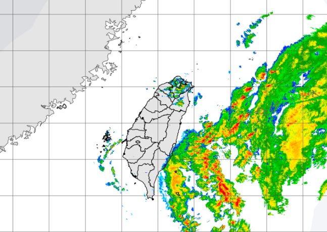 中度颱風巴威正步步逼近台灣!受到颱風外圍環流影響,全台各地易有短延時強降雨。(氣象署提供)