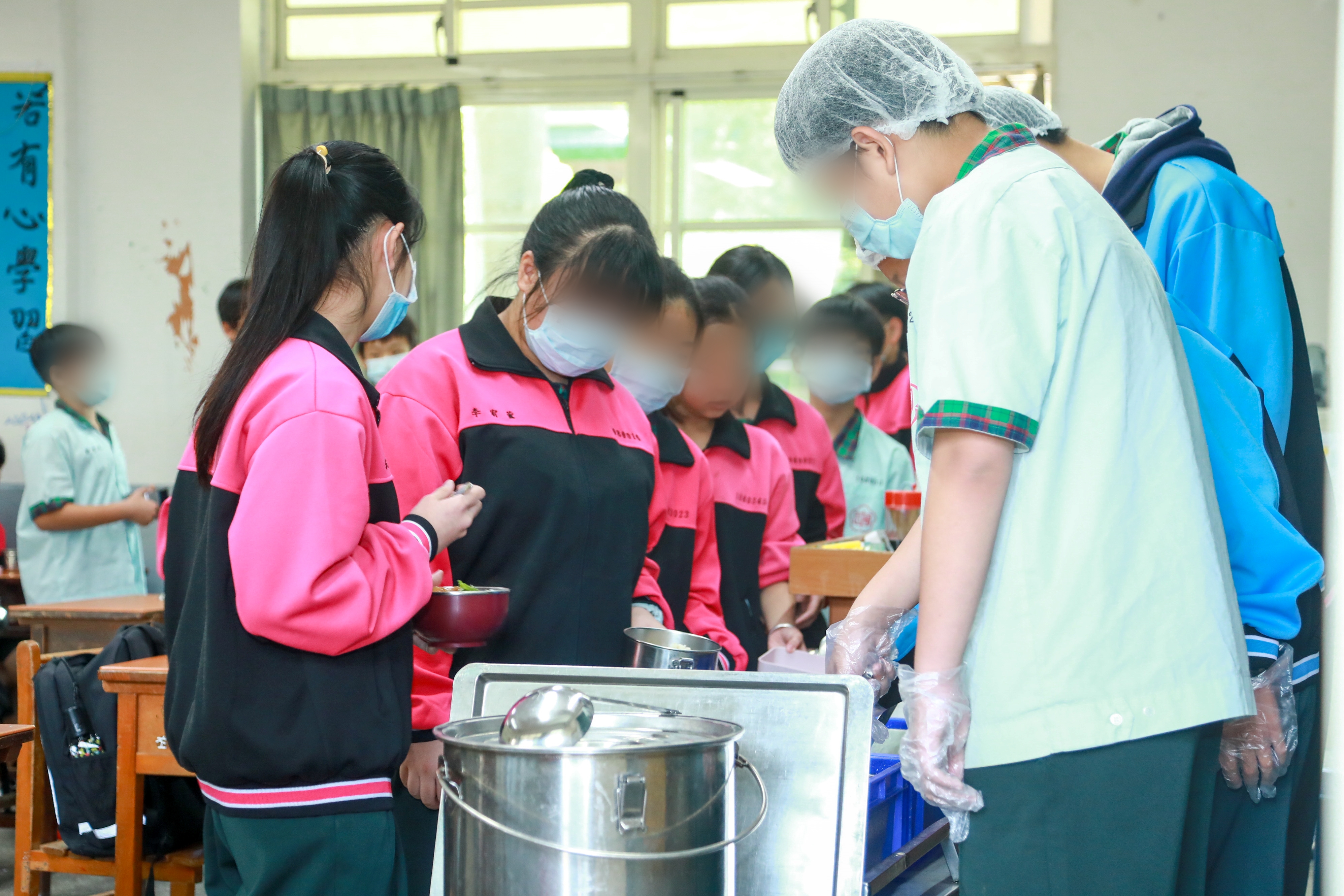 台中市府規劃每週至少在營養午餐中使用一次在地食材,卻遭議員揭露目前穩定供應的食材僅剩菇類。(示意圖,台中市政府提供)