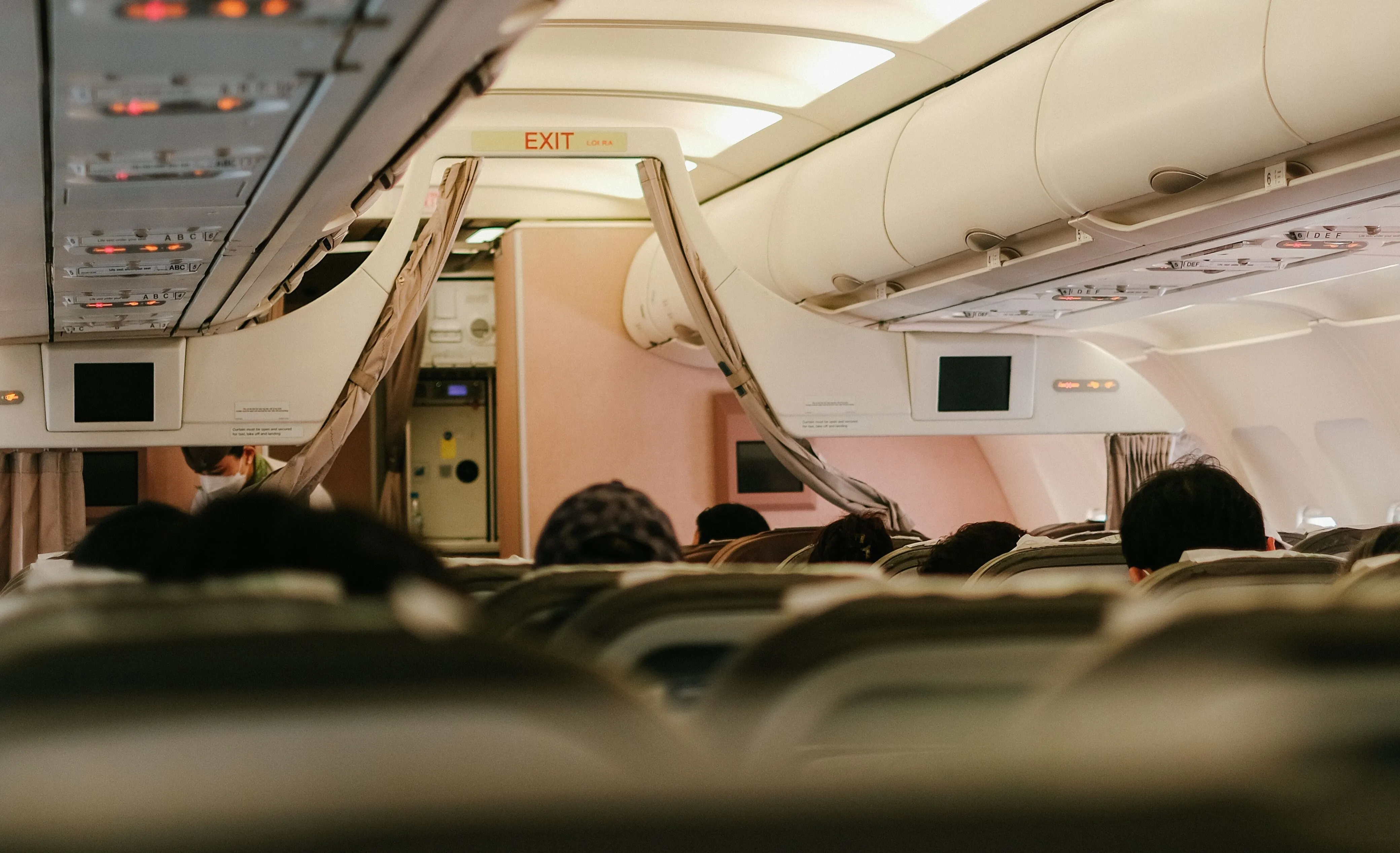17小時高空惡夢！澳洲航空爆「旅客遭臭蟲狂咬」止癢藥全吃光　被迫全面停飛