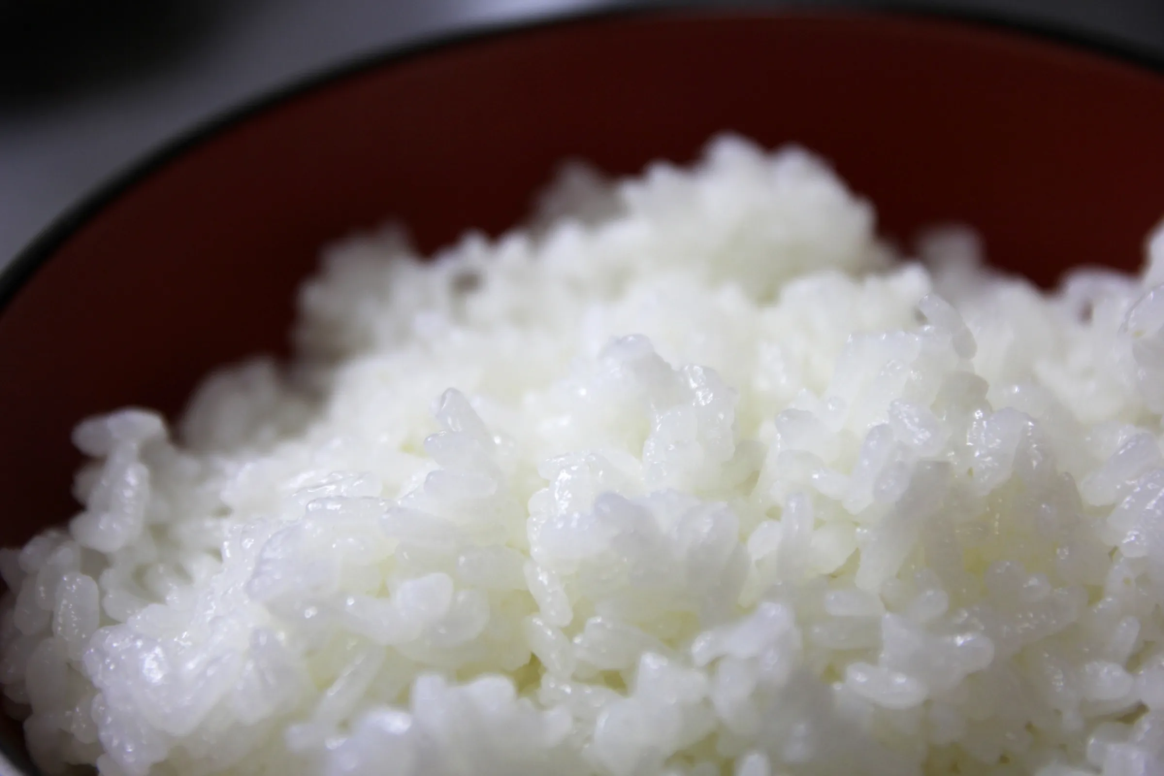 一名廣東男子用剩飯炒飯,沒想到吃完竟劇烈腹痛、多重器官衰竭。(示意圖,photoAC)