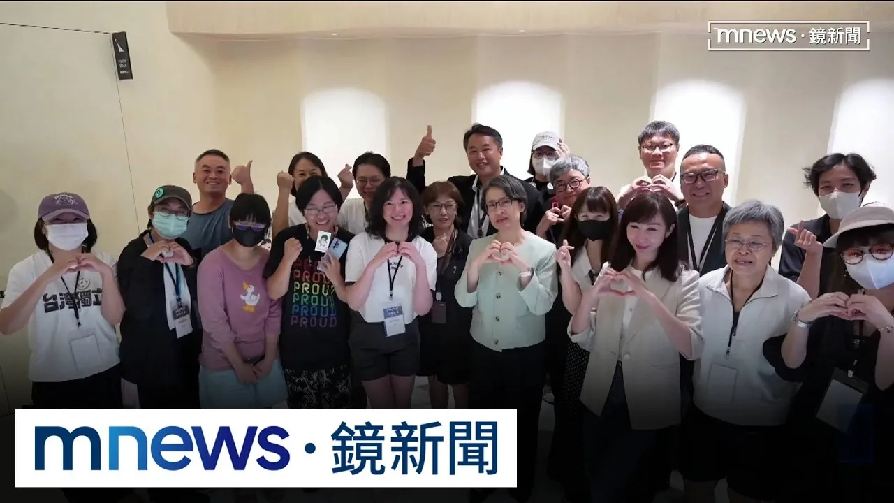獨家／回望公民行動足跡！　蕭美琴走進「給台灣的情書」特展