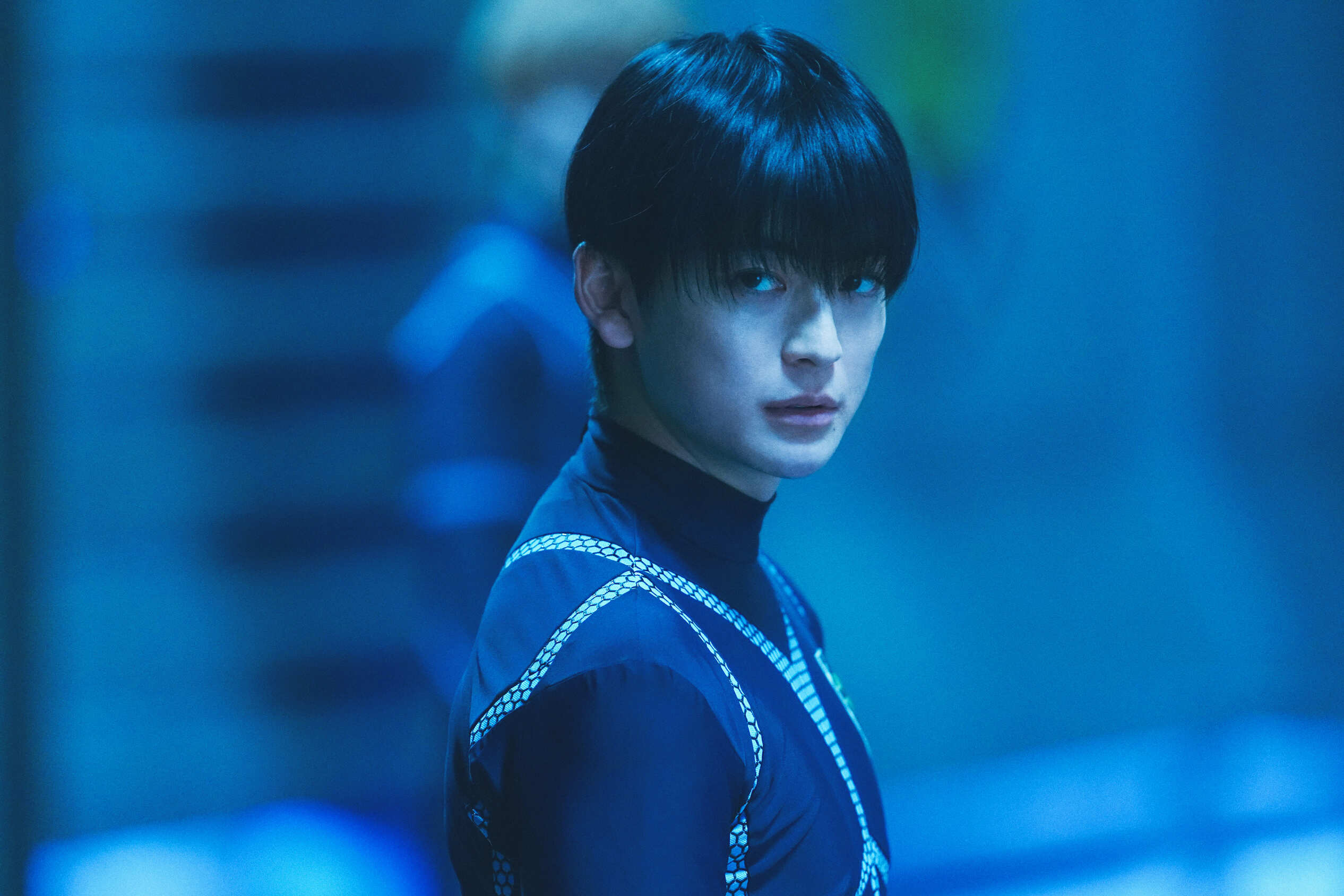 高橋文哉飾演真人版《藍色監獄》主角「潔世一」。(甲上娛樂提供)