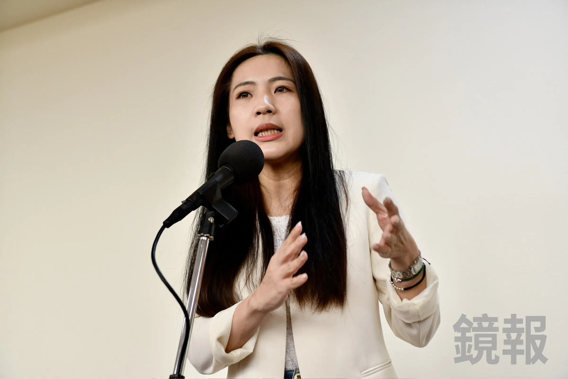 徐巧芯點名賴瑞隆是否應該比照佀廣洋「放棄民進黨提名」。(鏡報李智為)