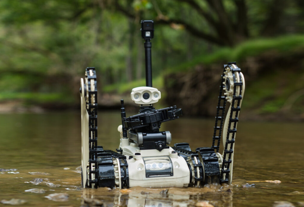 「軍傳媒」一名操作員，指揮一整支無人車隊：以色列Roboteam Fleet