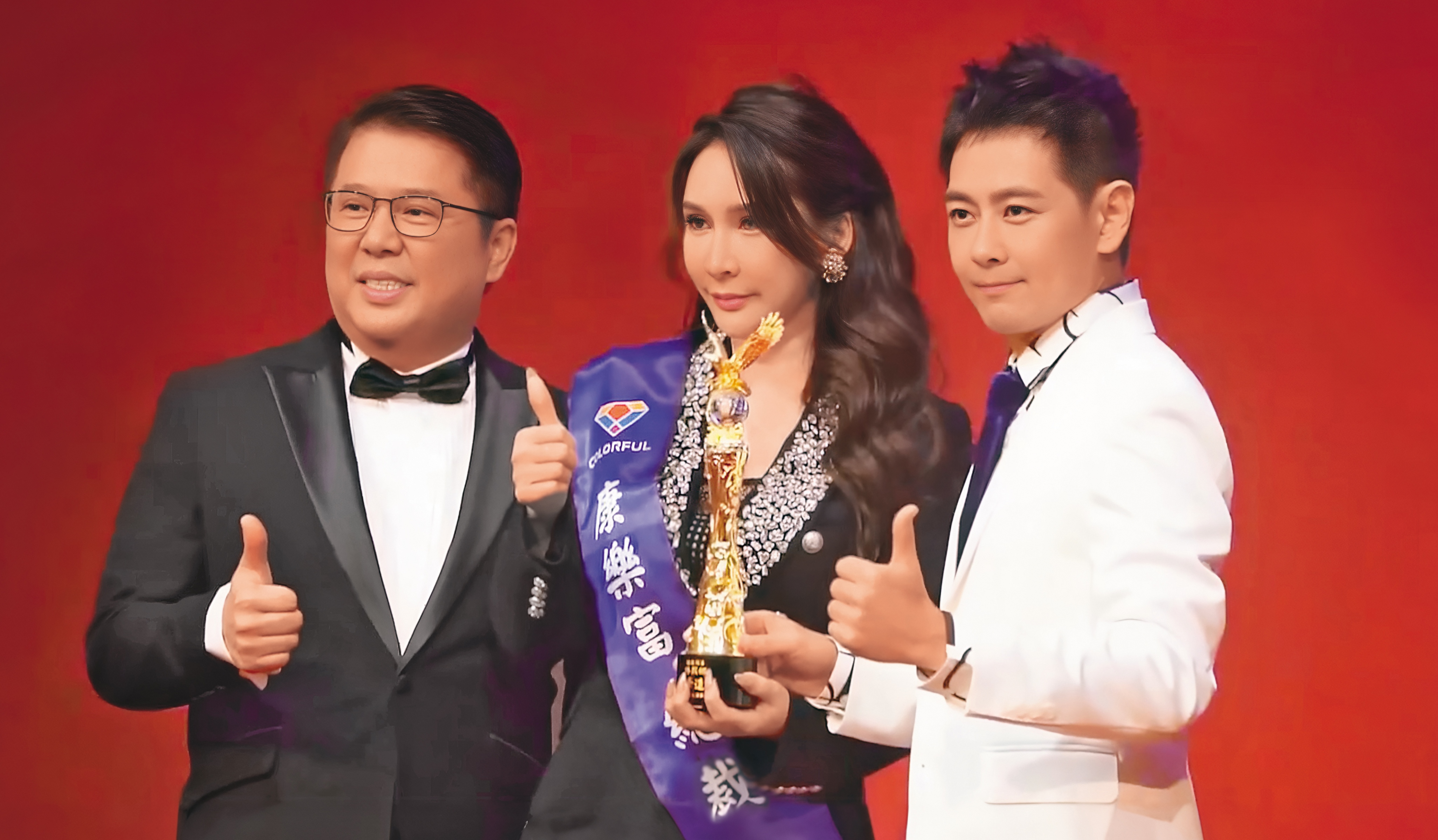 由林志穎(右)代言的「科技燕窩」食品公司董事長林志明(左)爆出掏空6億元,總監林熙娜(中)不只是董事長的情婦,也是副董指控的洗錢共犯。(翻攝自康樂富生活_ColorfulLife 臉書)