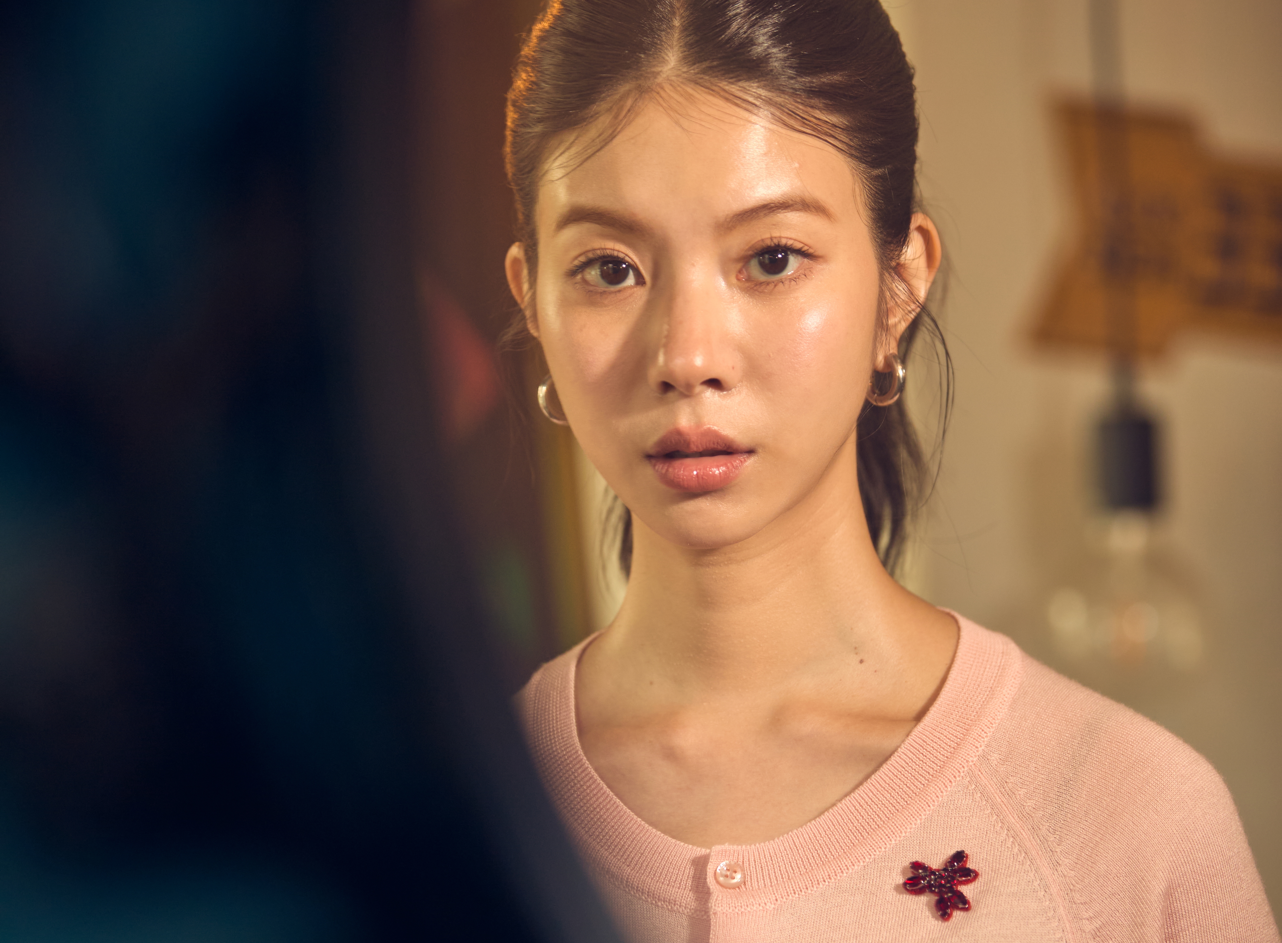 曬黑挨餓扮婢女　何諭函畫畫演戲不衝突