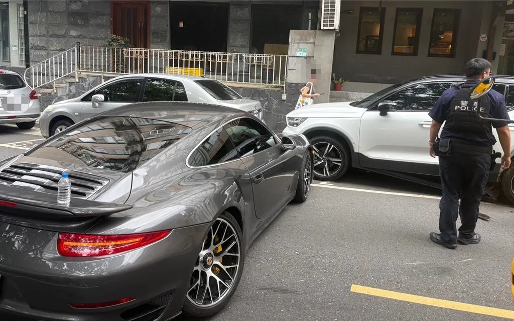 千萬保時捷天母撞毀！7旬翁恍神連撞2車　警一查竟是「酒駕遭吊照」慣犯