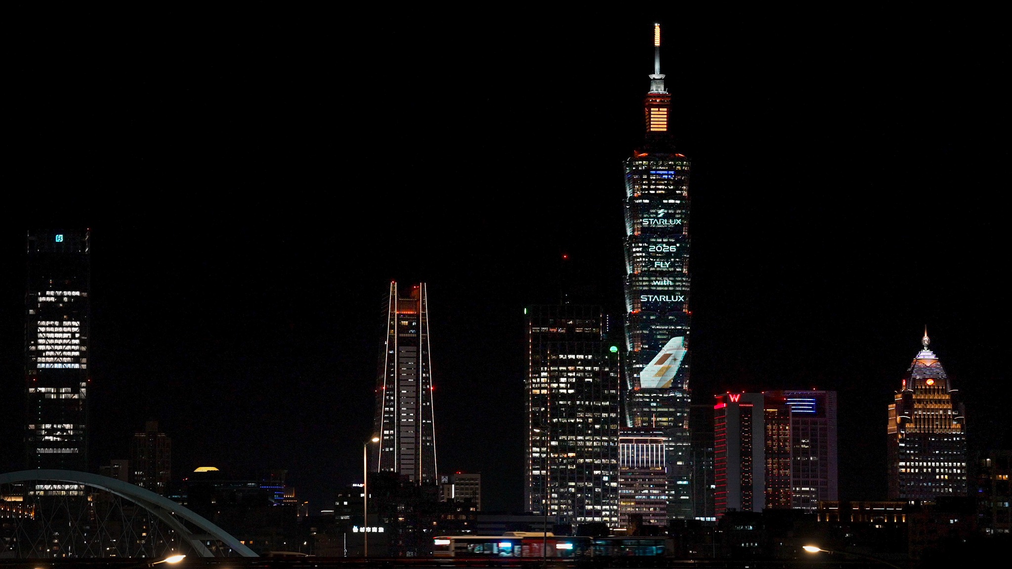 星宇航空本次年終獎金為1個月薪水,讓不少員工抱怨太少,稱公司把預算都花在行銷買廣告。(翻攝自星宇航空臉書)