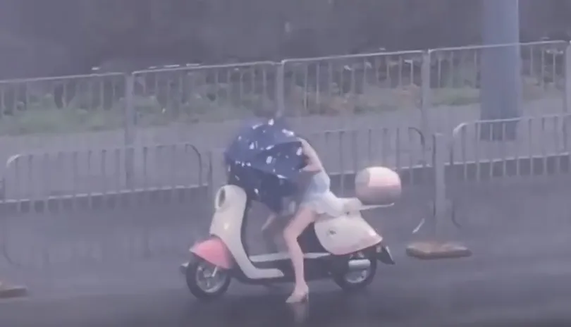 白海豚颱風游進中國！當地狂風暴雨畫面曝光　網驚呼「比巴威大」：這是在渡劫？