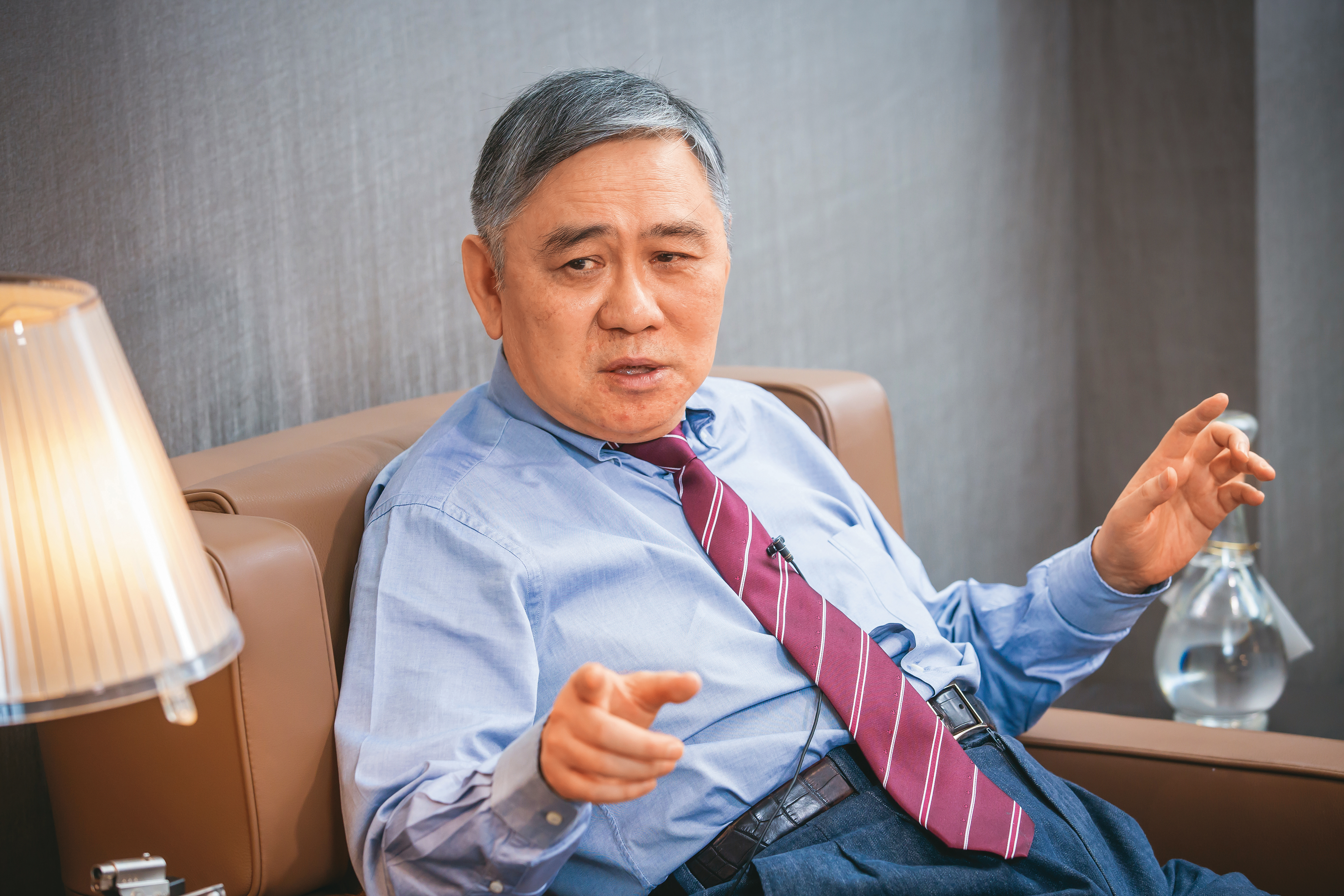 王文洋創辦宏仁集團,有千億總裁之稱,75歲的他至今仍忙於事業。