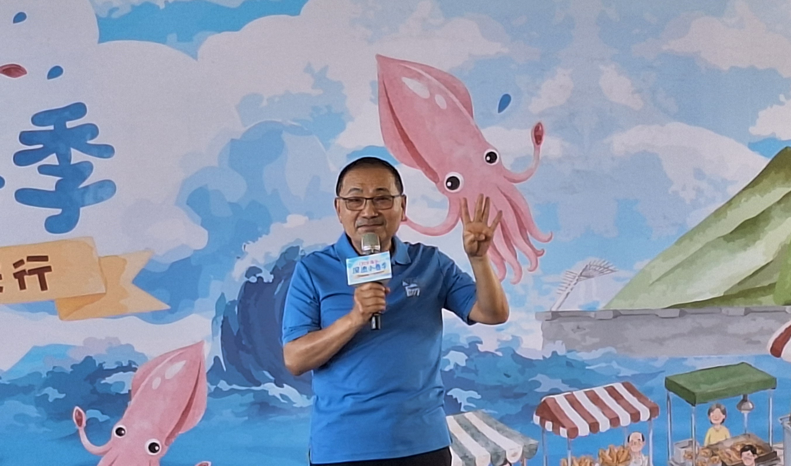侯友宜18日下午到深澳漁港參加小卷季活動。(新北市政府提供)