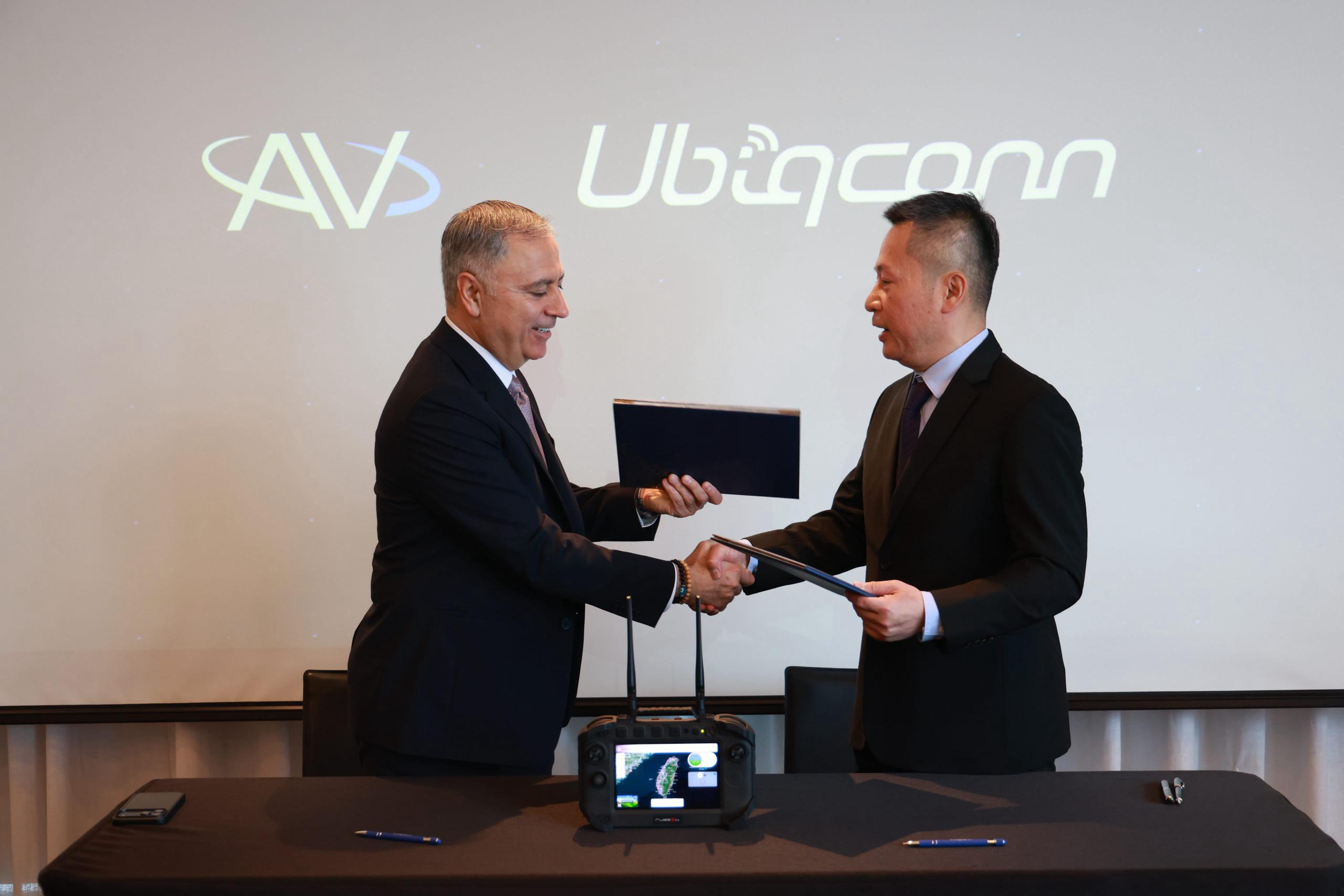 攸泰科技攜手AeroVironment推動新世代通用控制器生態系,深化無人機系統跨平台整合與防衛應用。