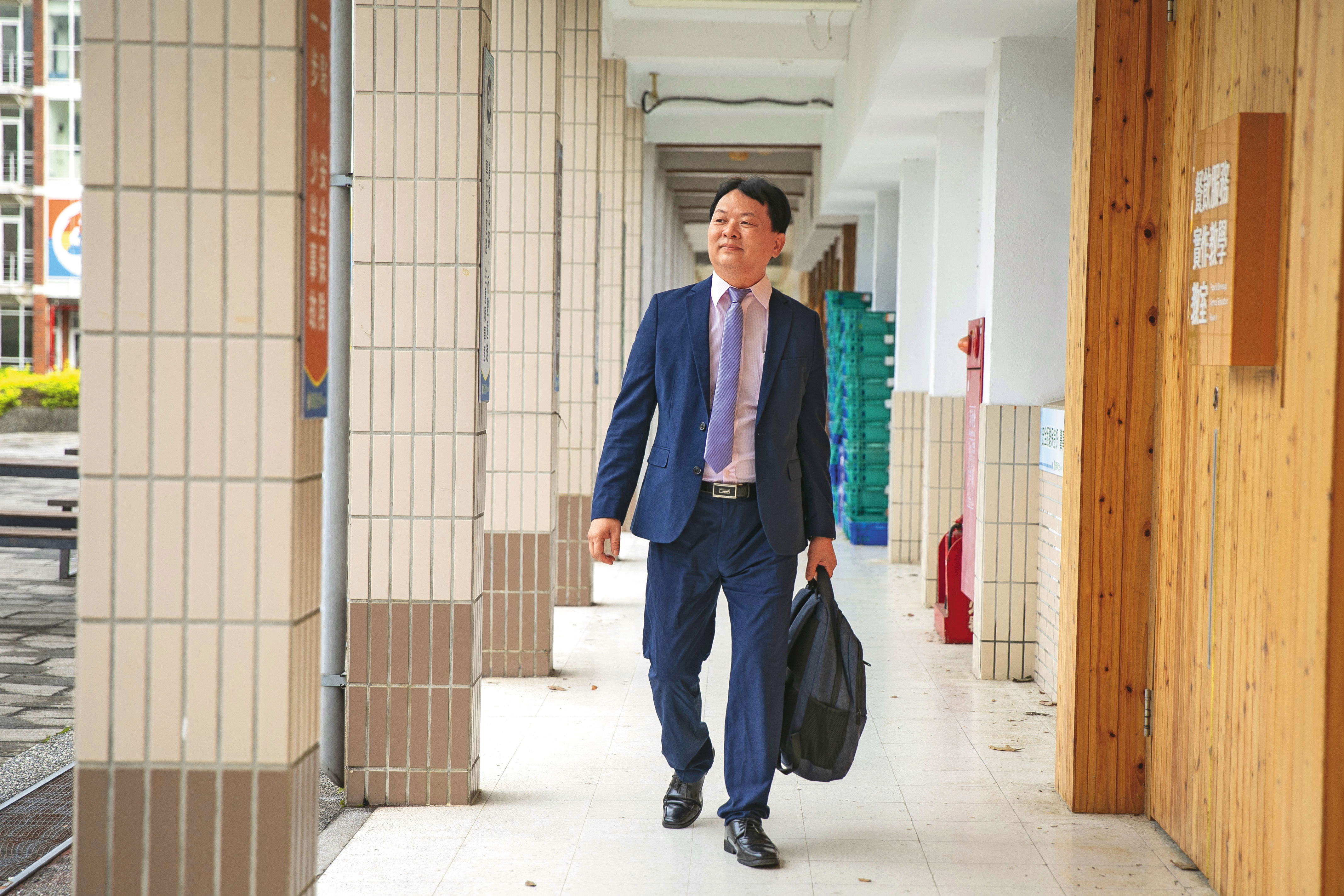 莊文宗緊盯寶塔線「變臉」訊號,搭配主圖布林線確認趨勢,提高投資勝率。