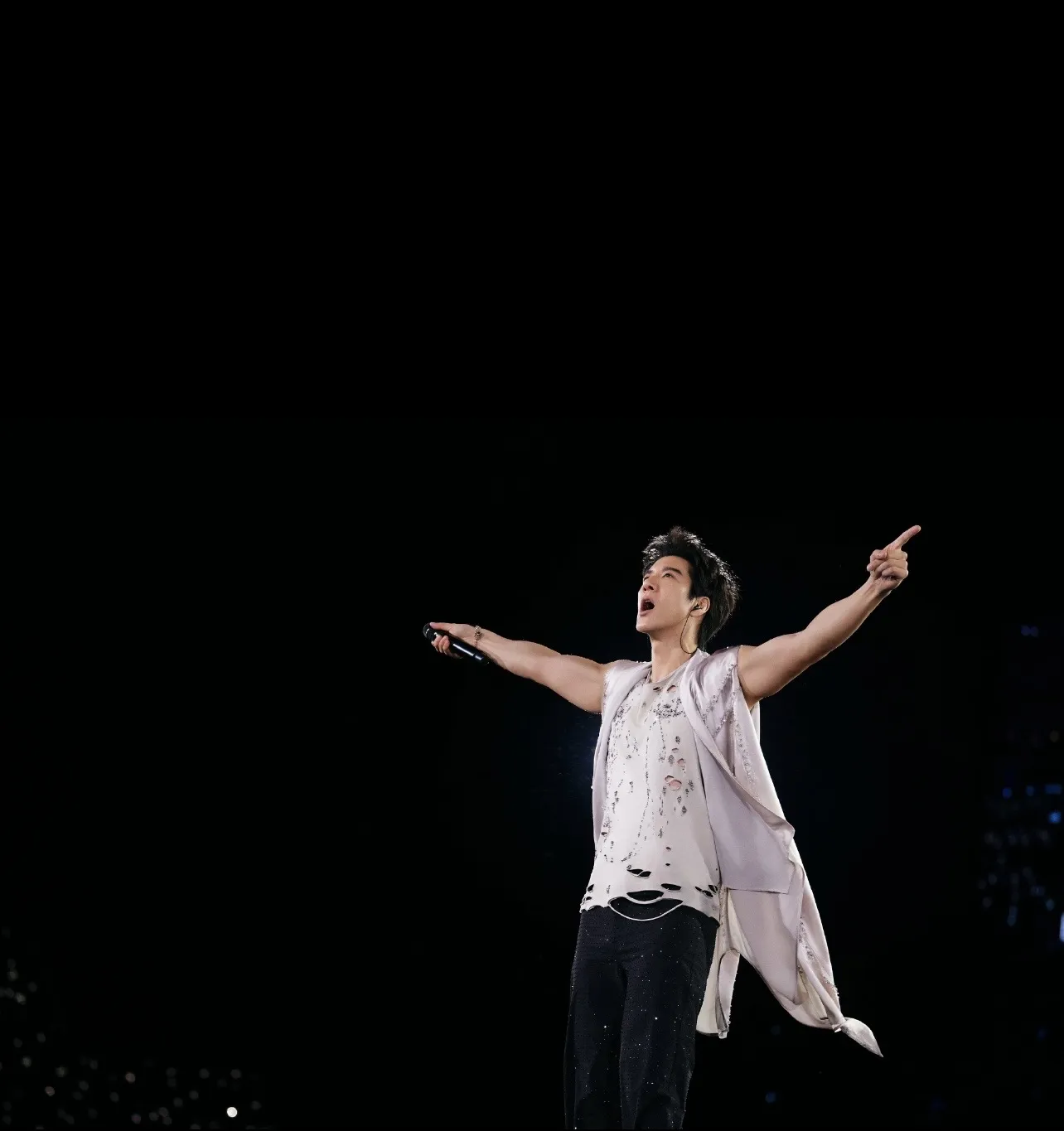 陸綜《披荊斬棘》挑戰王力宏21年前單曲〈在梅邊〉夯爆了！
