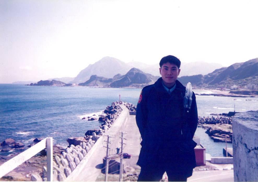 林右昌曝光自己的當兵照,力挺描述1996年台海危機的軍事電影《國運之戰》。(翻攝林右昌臉書)