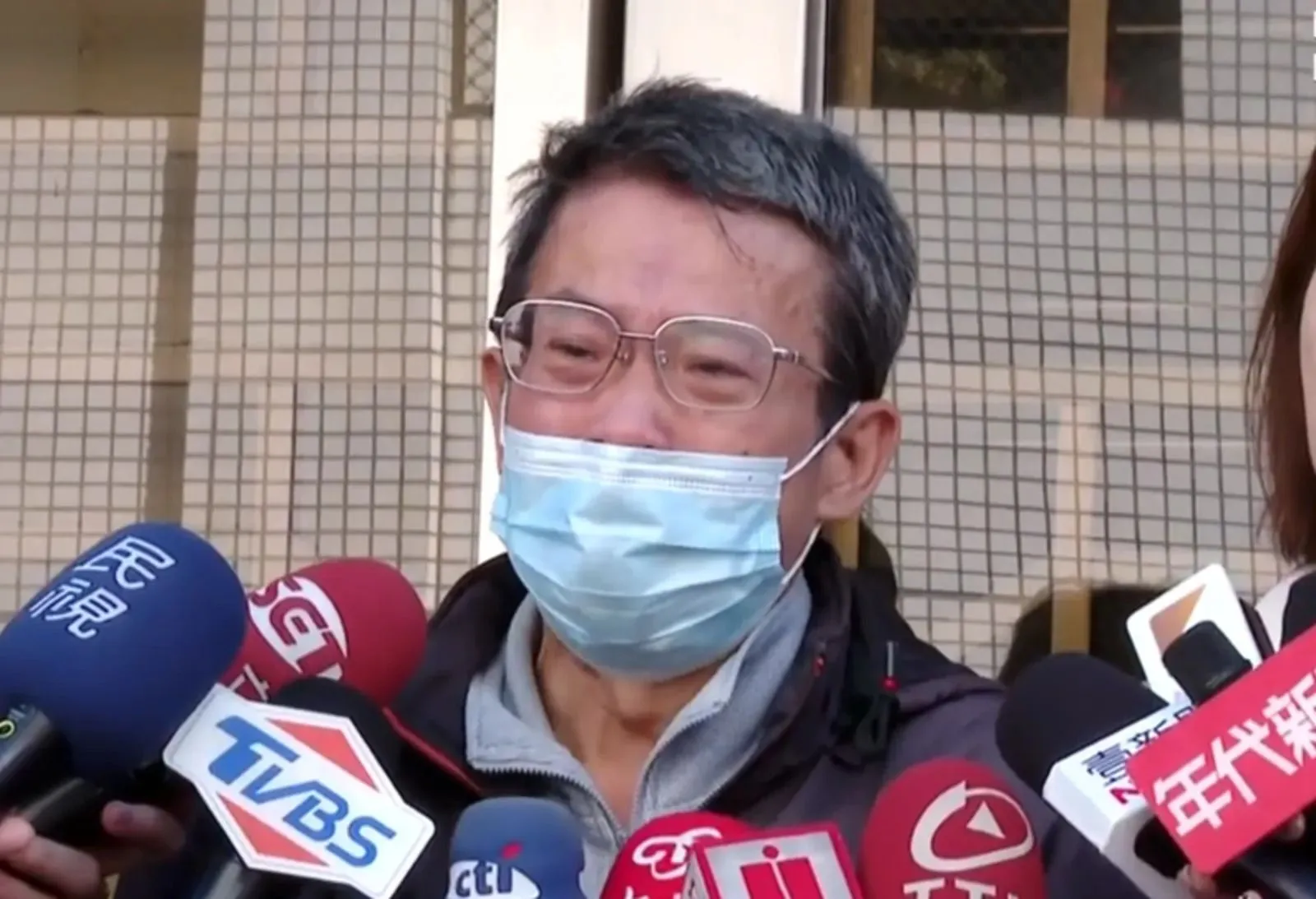 割頸案乾哥律師轟楊爸捐款裝窮...網怒出征「林月雪停車場」　律所慘遭洗1星地標改名