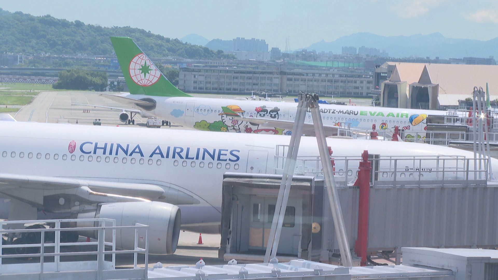 華航CI058航班預計從墨爾本飛回台灣,因機門與空橋發生碰撞受損,班機取消。(示意圖,資料畫面)