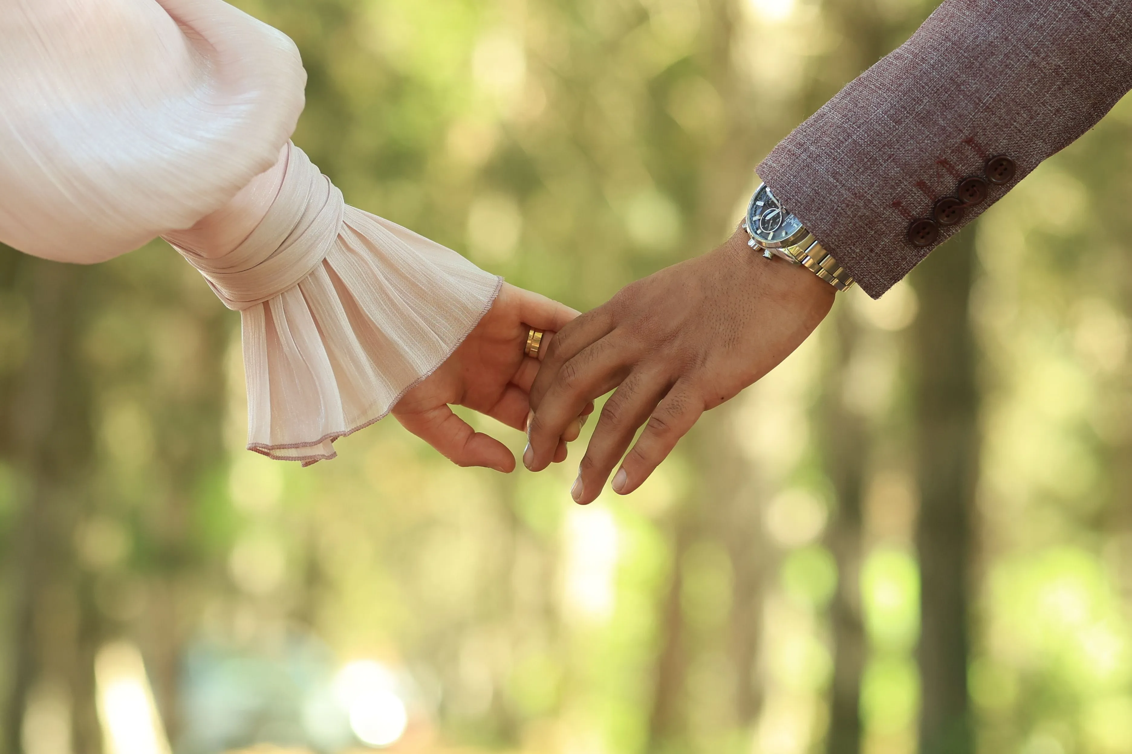 雙胞胎姊妹愛上同一人！43歲農夫每天換房輪流睡　6年婚姻生活曝光