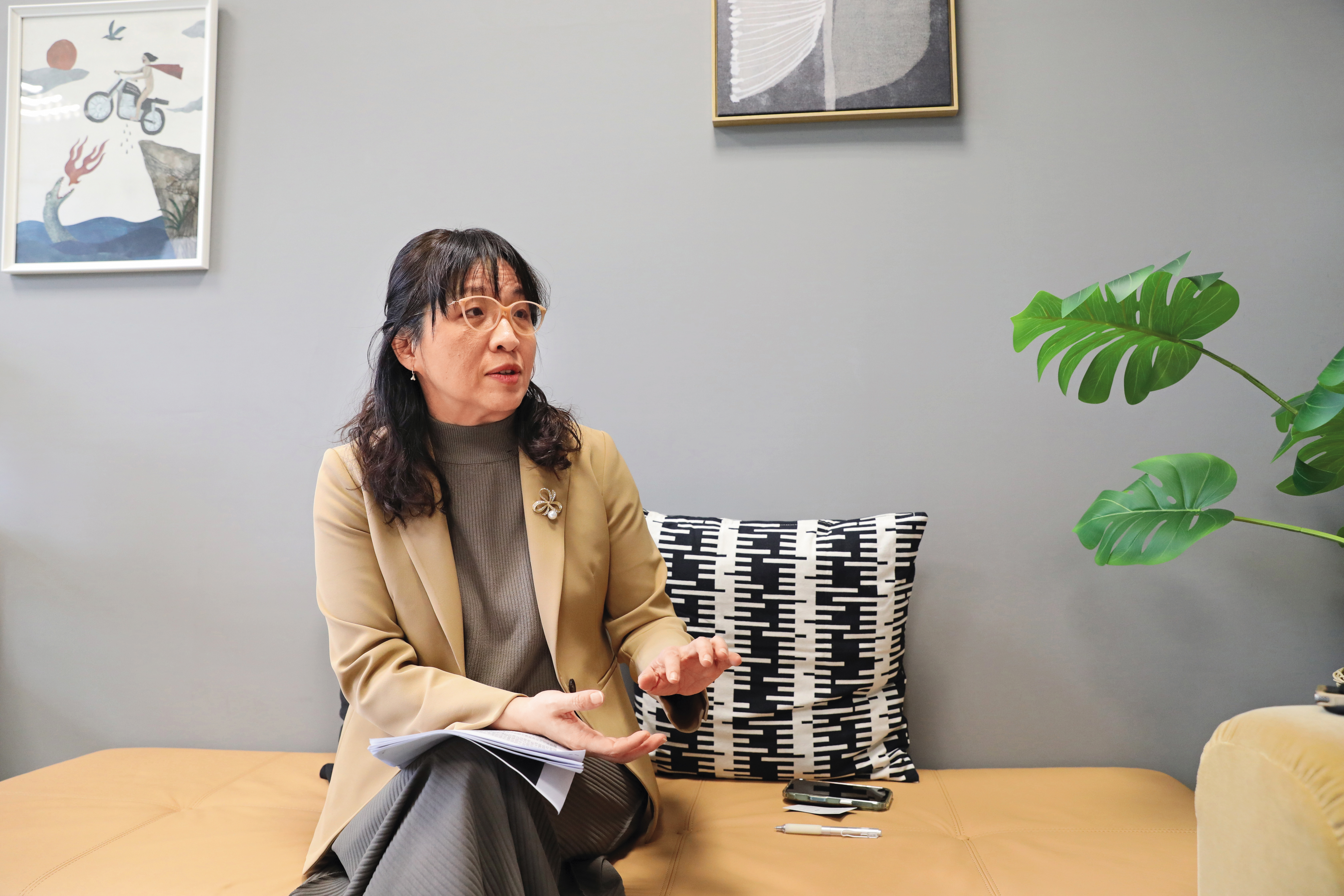 政治大學法學院特聘教授王曉丹從女性主義法學角度看兒童性侵害案件的追訴時效。(蘇立坤攝)