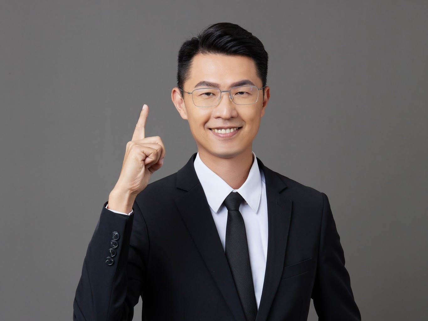 知名律師劉韋廷涉犯偽造文書罪判刑定讞,並被律師懲戒委員會決議停止執行律師職務2個月。(翻攝劉韋廷臉書)