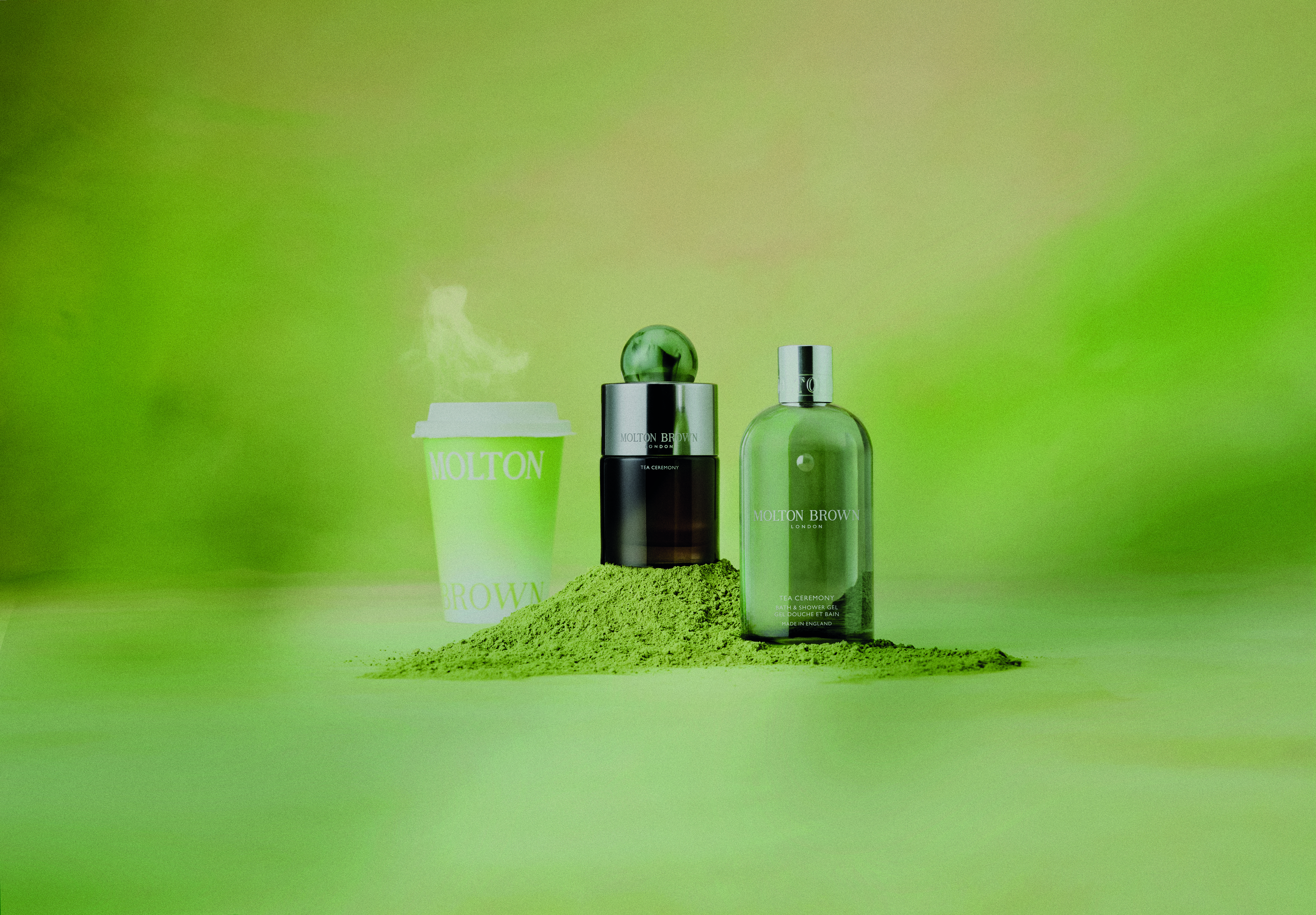 MOLTON BROWN推出以茶道為概念的香氛「茶禪幽韻Tea Ceremony」木質綠意淡香精與沐浴膠。(微風集團提供)