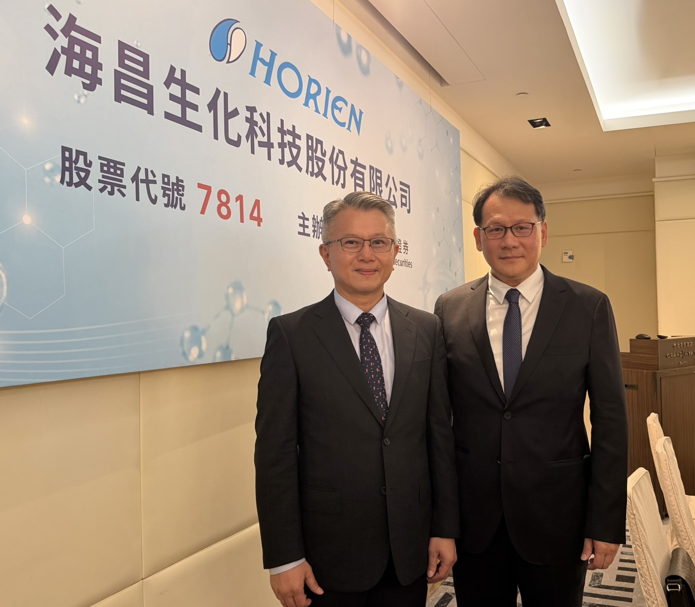 海昌預計6月下旬掛牌上櫃。圖為董事長蔡國田(左)與總經理何信裕(右)。