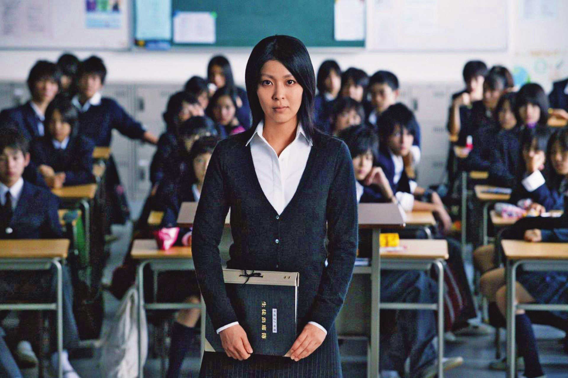 2008年湊佳苗出版《告白》轟動日本,小說改編同名電影,由松隆子演出。(《告白》電影劇照)