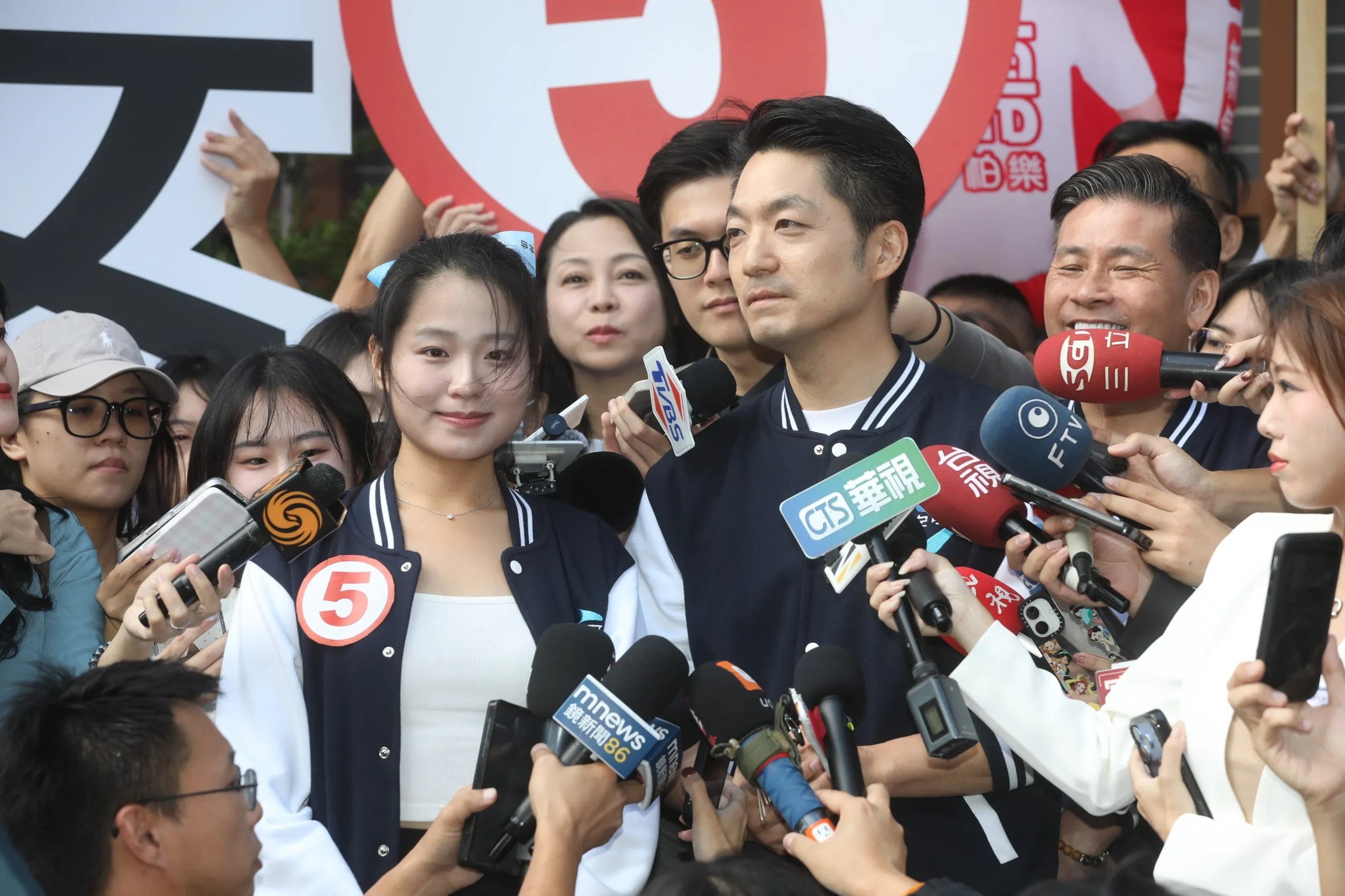 「講晚安女孩」幫抽號次挨轟背稿　蔣萬安怒喊無法接受：很不捨