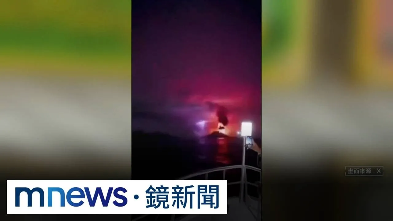 岩漿狂竄！印尼喀拉喀托之子火山噴發　火山灰如雨落