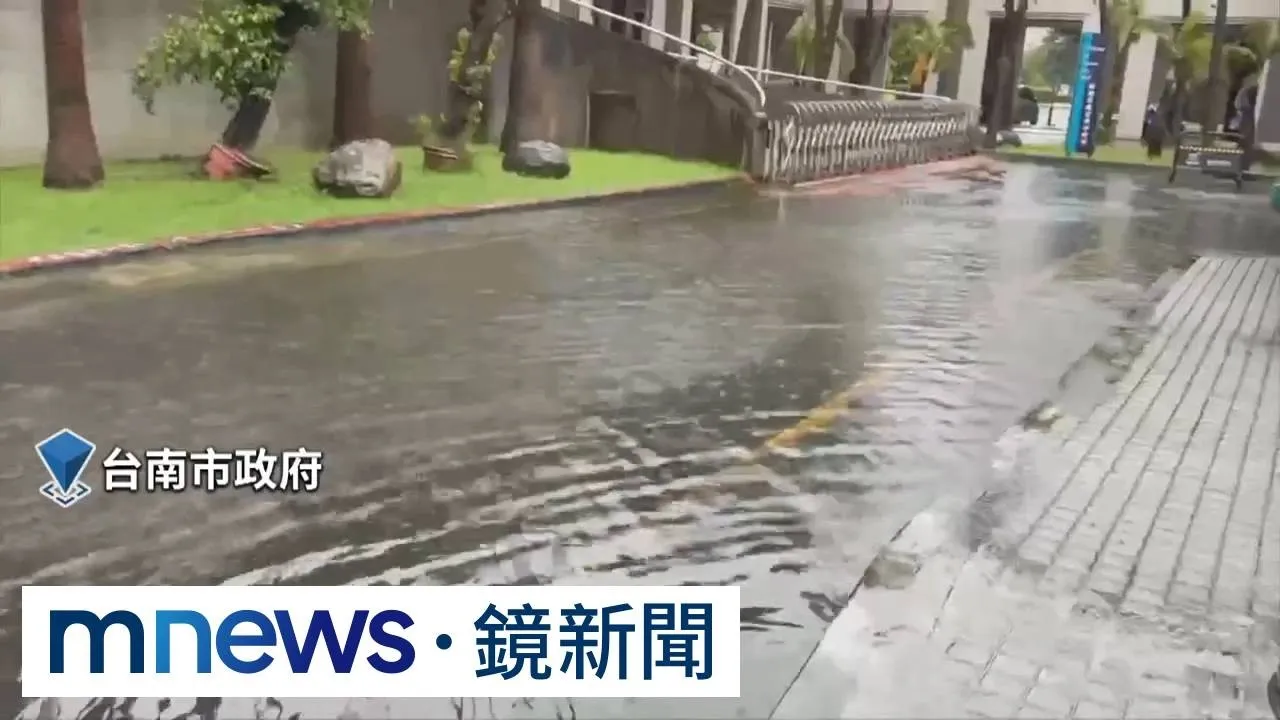 豪雨狂炸台南「市府也受災」！　道路變河流民眾慘受困
