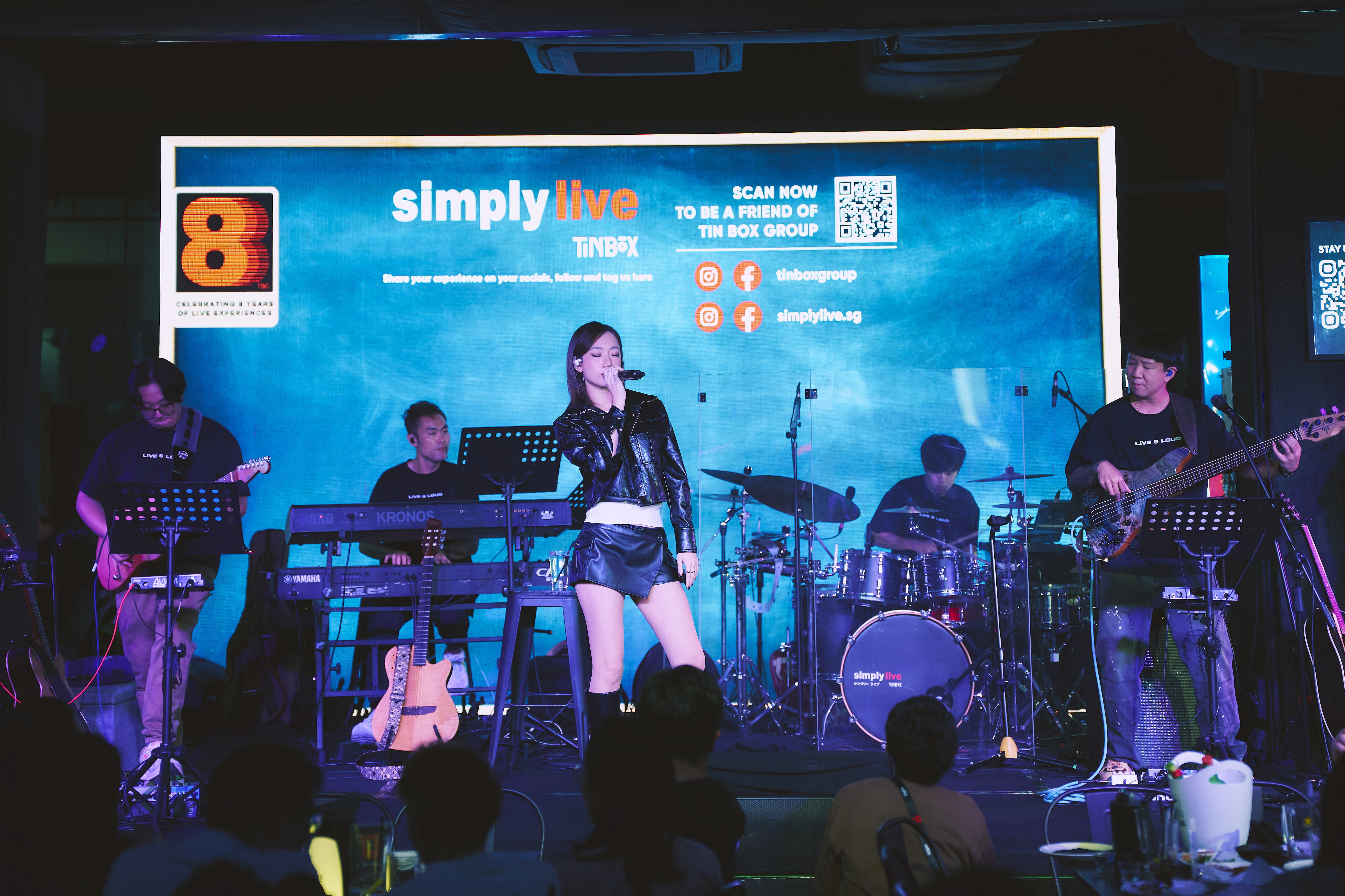 Julia吳卓源應Simply Live by Tin Box邀請,前往新加坡演出。 (圖/華研國際提供)