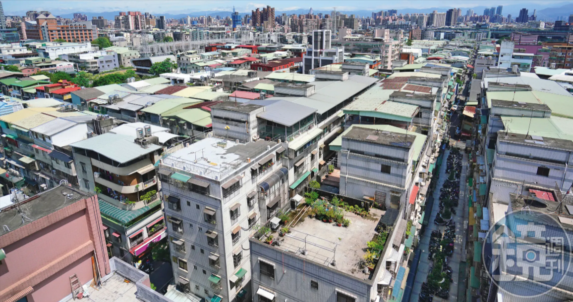 公寓裝電梯掀波1／施作工程細節全蓋牌、家門被迫拆　一樓住戶痛斥營造商「工程蟑螂」