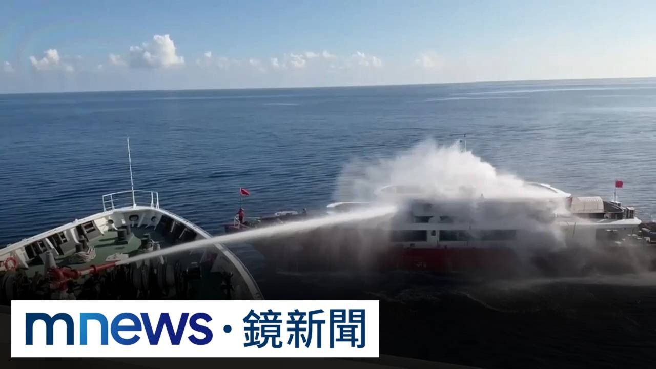 中船入侵！海巡噴水砲強勢執法　菲最大巡邏艦驅離1／ 海上強勢執法！二中籍漁船入侵東沙海域　海巡水砲驅離
