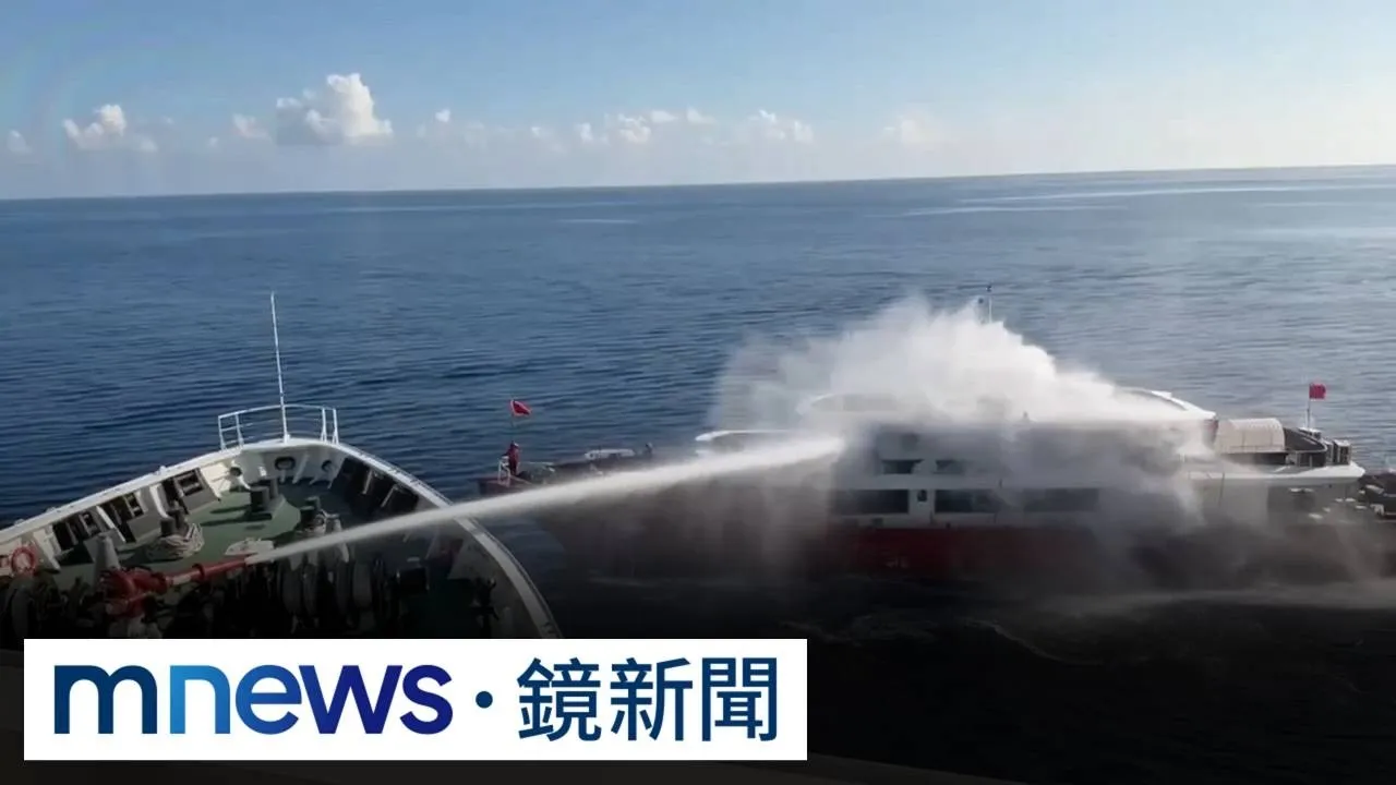 海上強勢執法！二中籍漁船入侵東沙海域　海巡水砲驅離