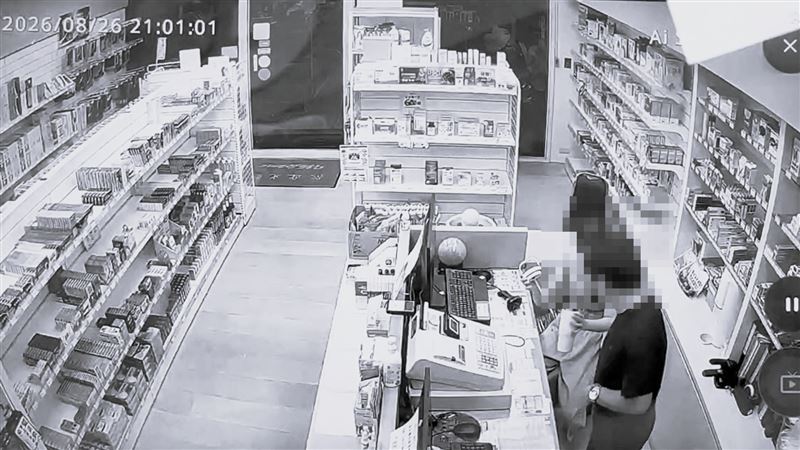 女大生的水壺遭陳姓藥師下藥。(翻攝畫面)