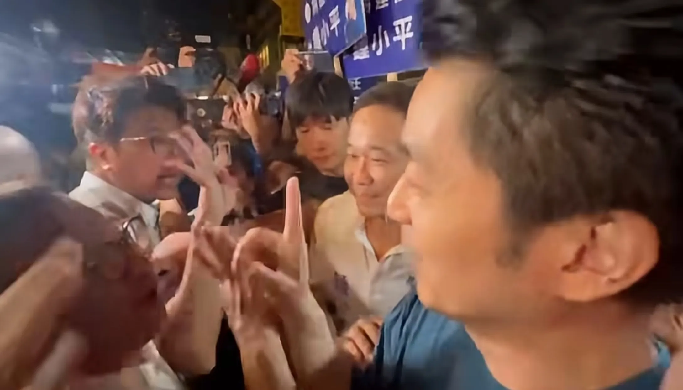 沈伯洋狂比「4」當面邀辯論！蔣萬安反比「1」　競辦開嗆：不是喊話就好「要求派人協商」