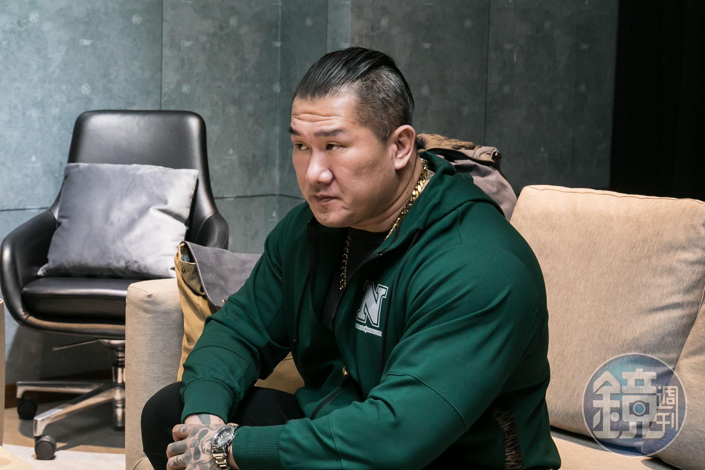 館長健身房關了2／三字經爆粗口自戀是特色　被罵賣台拿紅錢人設形象徹底毀了