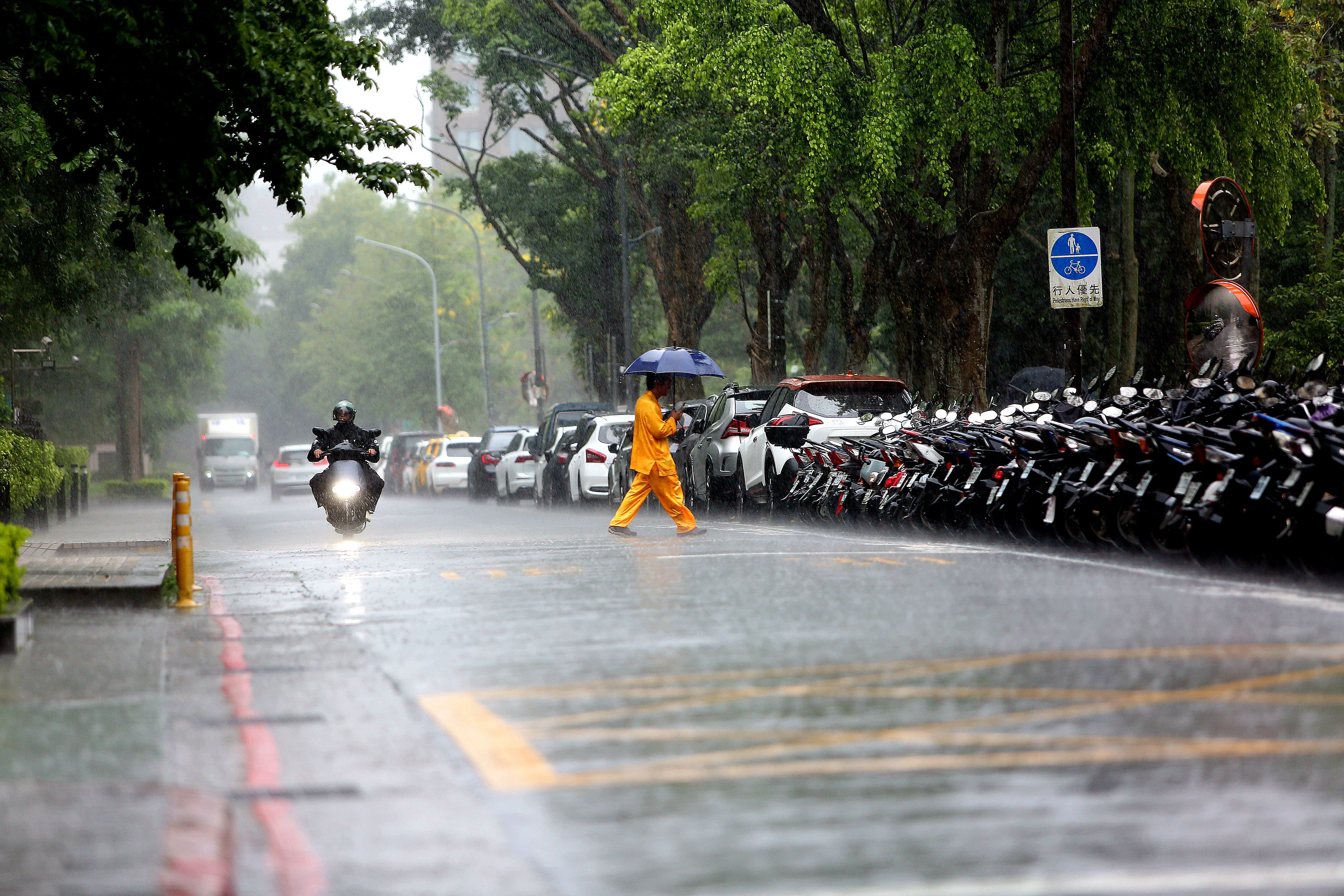 雨還沒停！今中南部防豪雨、大台北飆34度　「沙德爾」明後天恐影響